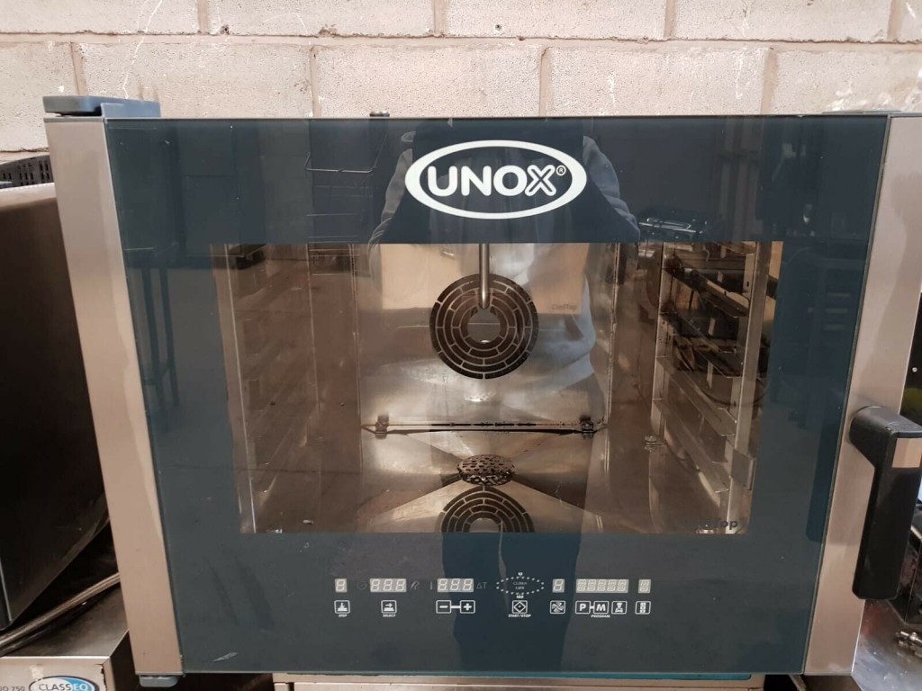 Печь unox anna. Печь Unox CHEFTOP XVC 305. Unox пароконвектомат Unox XVC. Пароконвектомат Unox CHEFTOP XVC 10 протвиней. Пароконвектомат Unox XVC 305e устройство.